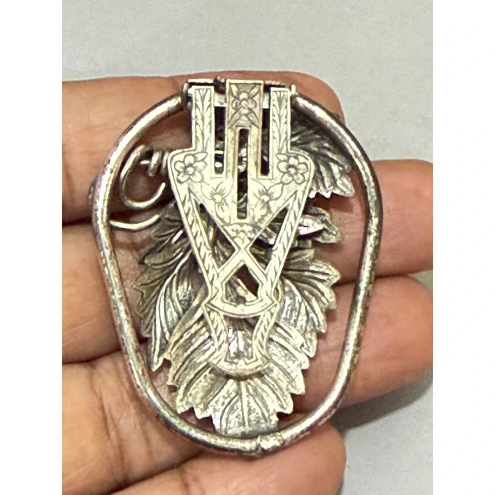 Vintage Leaf Fur‎ Clip Womens Silver Tone Art Deco Botanical Brooch